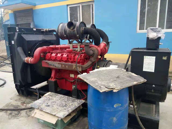 白塔关于柴油发电机组水箱污垢的产生与清理
