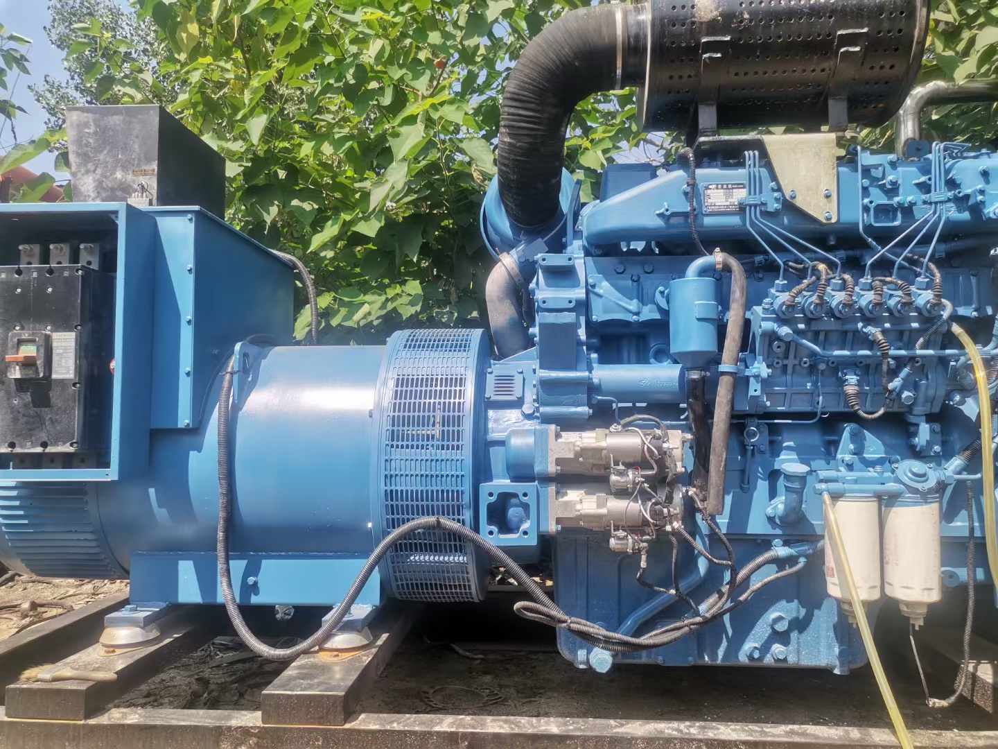 白塔详细说明降低 800kW 柴油发电机输出电流波动的方法