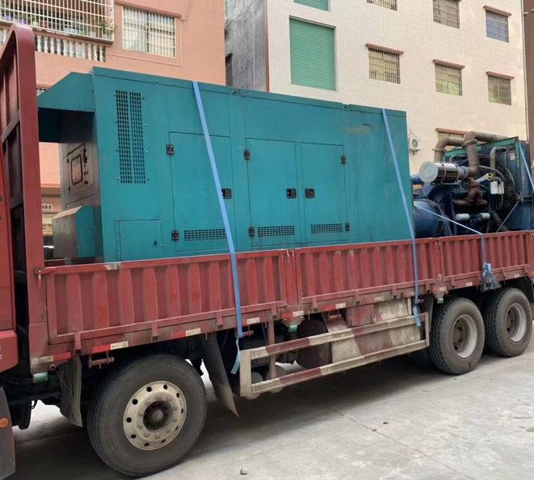 白塔如何在不同负载率下确保 400KW 柴油发电机组的正常运行？