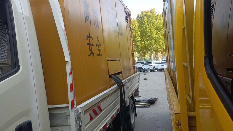 白塔如何判断柴油发电机组和UPS电源的切换时间是否符合要求？