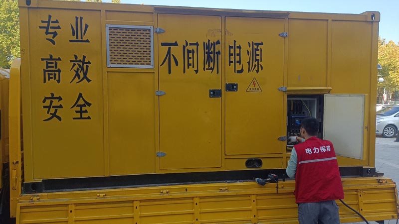 白塔柴油发电机组和UPS电源配合使用时，如何避免切换过程中的电力中断？