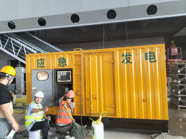 白塔怎样判断空气滤清器是否需要更换？