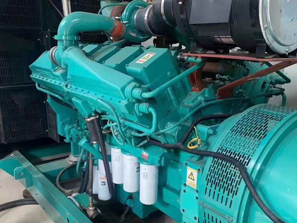 白塔更换100kW柴油发电机组机油时，需要注意哪些事项？