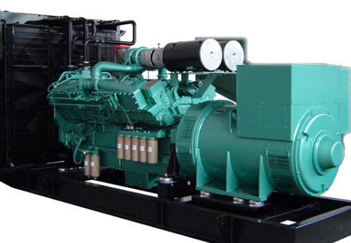 白塔冬季柴油发电机组启动前应进行哪些预热操作？