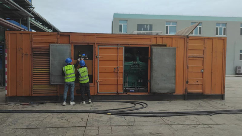 白塔如何检查柴油发电机组的机油油位？